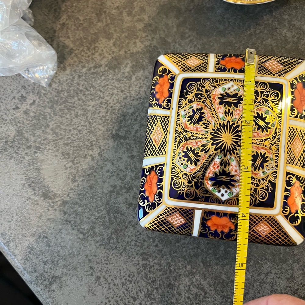 Small trinket box. Old Imari crown derby